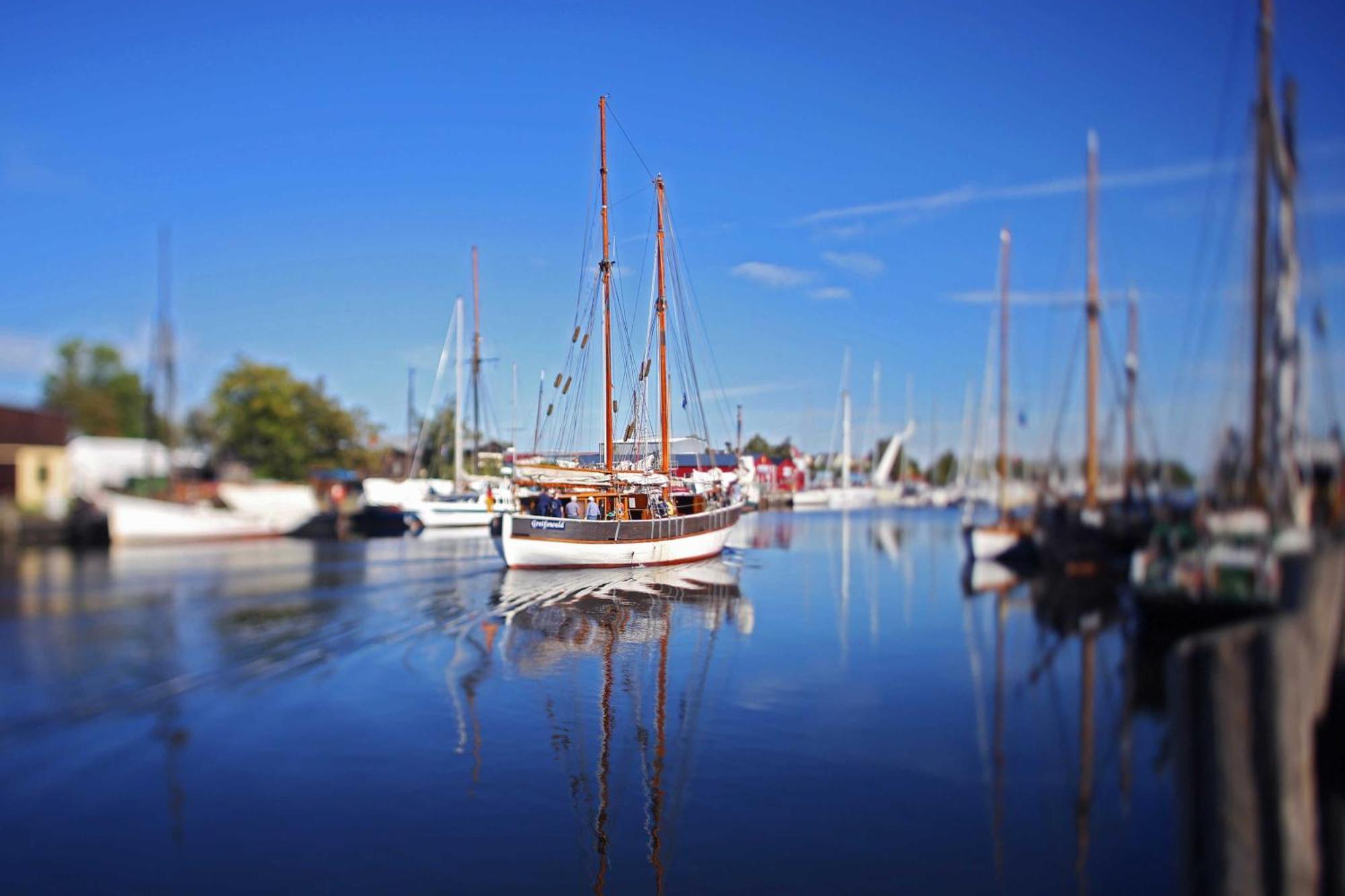 Hochwertige Ferienwohnung Direkt Am Wasser Mit Balkon Greifswald Exterior foto