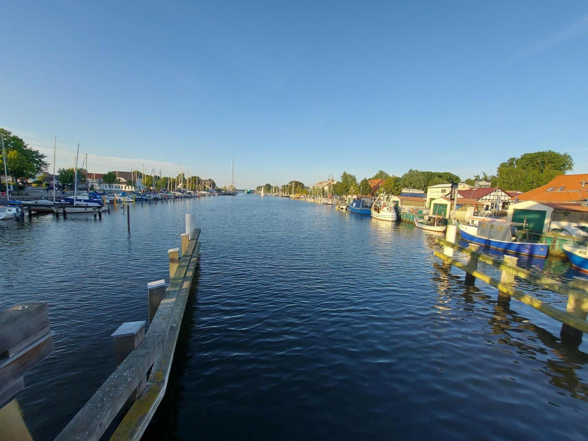Hochwertige Ferienwohnung Direkt Am Wasser Mit Balkon Greifswald Exterior foto